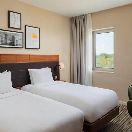 Hilton Garden Inn Frankfurt Airport-3